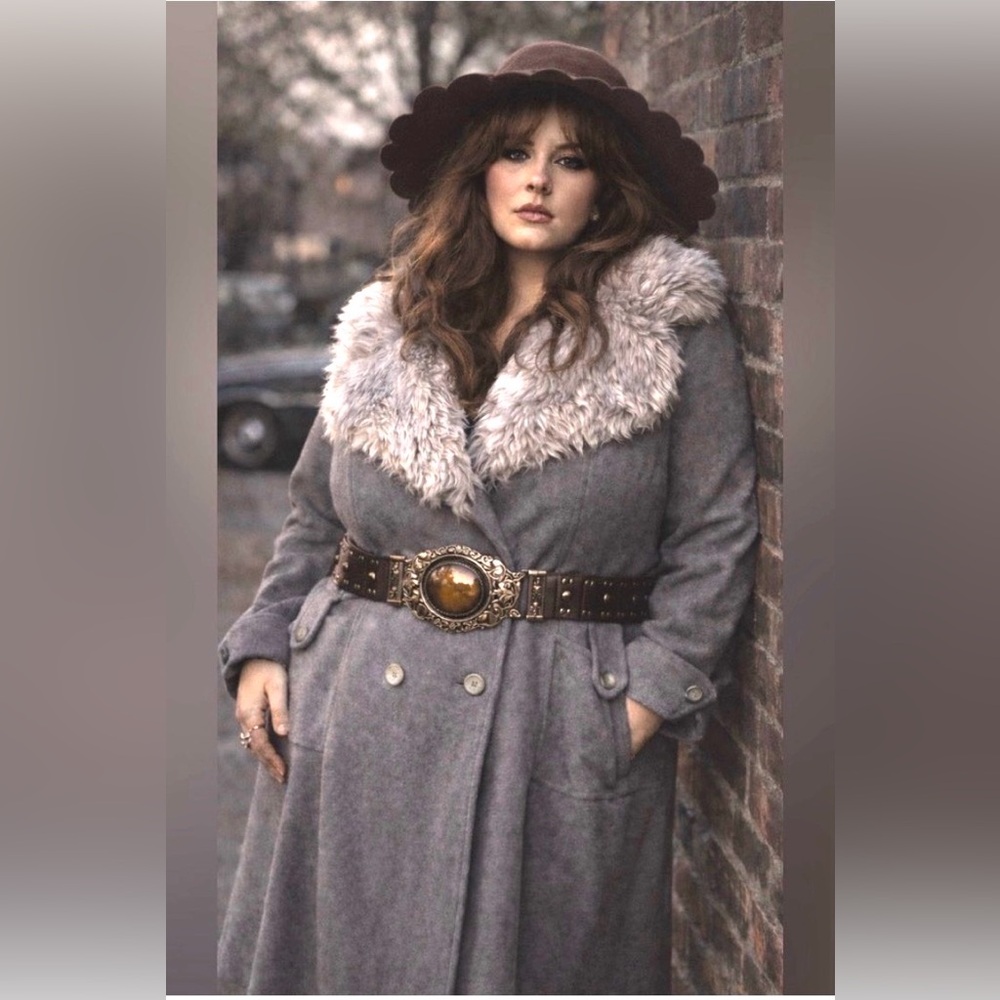 *Vintage Plus Size-Penny Lane style, authentic 70’s -Gray coat -Faux Fur Collar